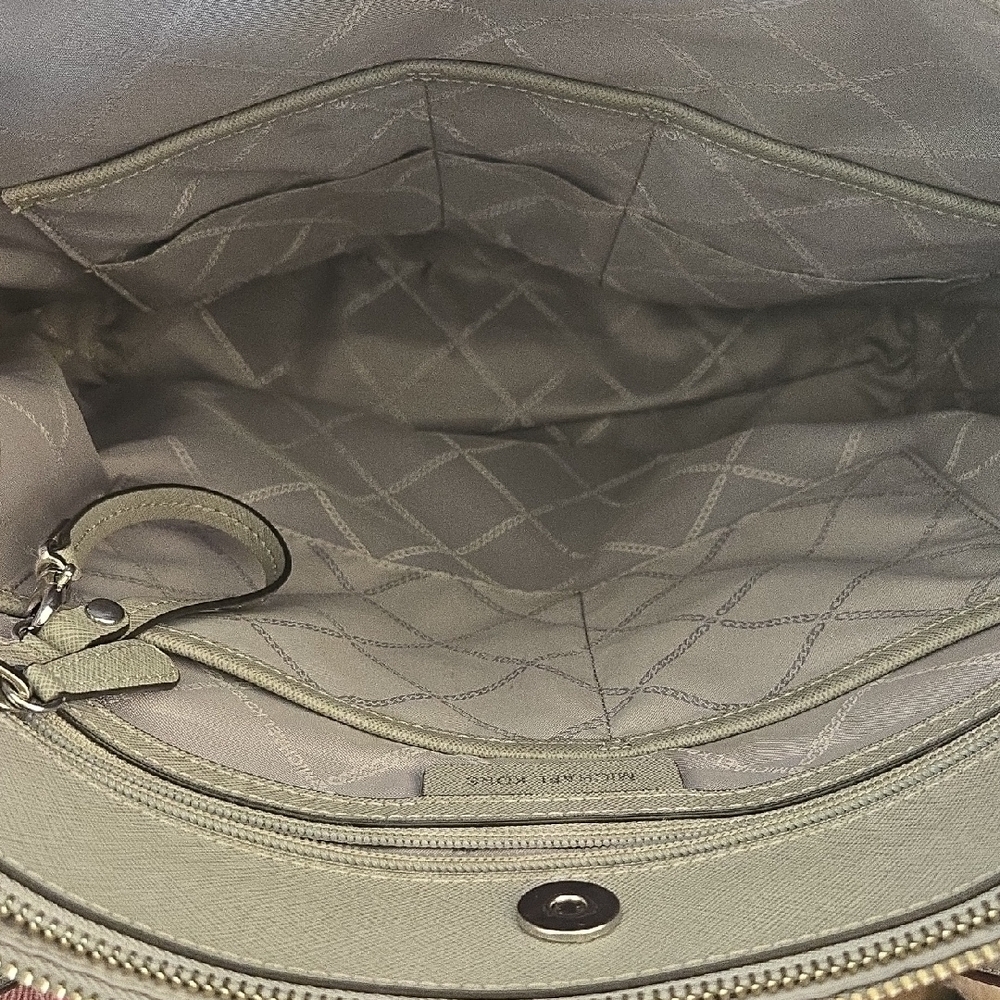🩶 Michael Kors Light Gray Voyager Large Tote Silver Hardware - Picture 9 of 16